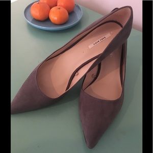 ZARA Basic kitten heel grey suede pumps